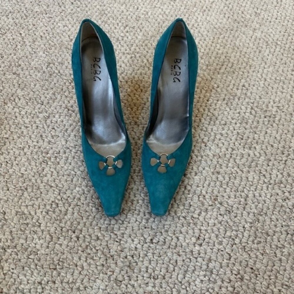 BCBG Paris turquoise pumps
